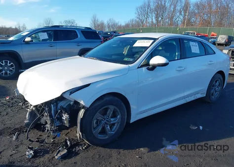 2024 Kia K5 Lxs z USA, uszkodzony, nr VIN 5XXG14J25RG242054